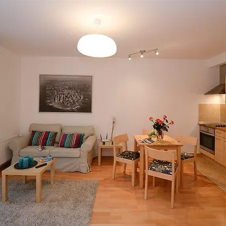 Aboriginal Apartment *