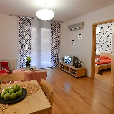 Aboriginal Apartment *