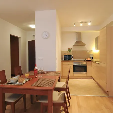 Aboriginal Apartment *