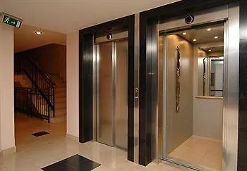 Aboriginal Apartment *